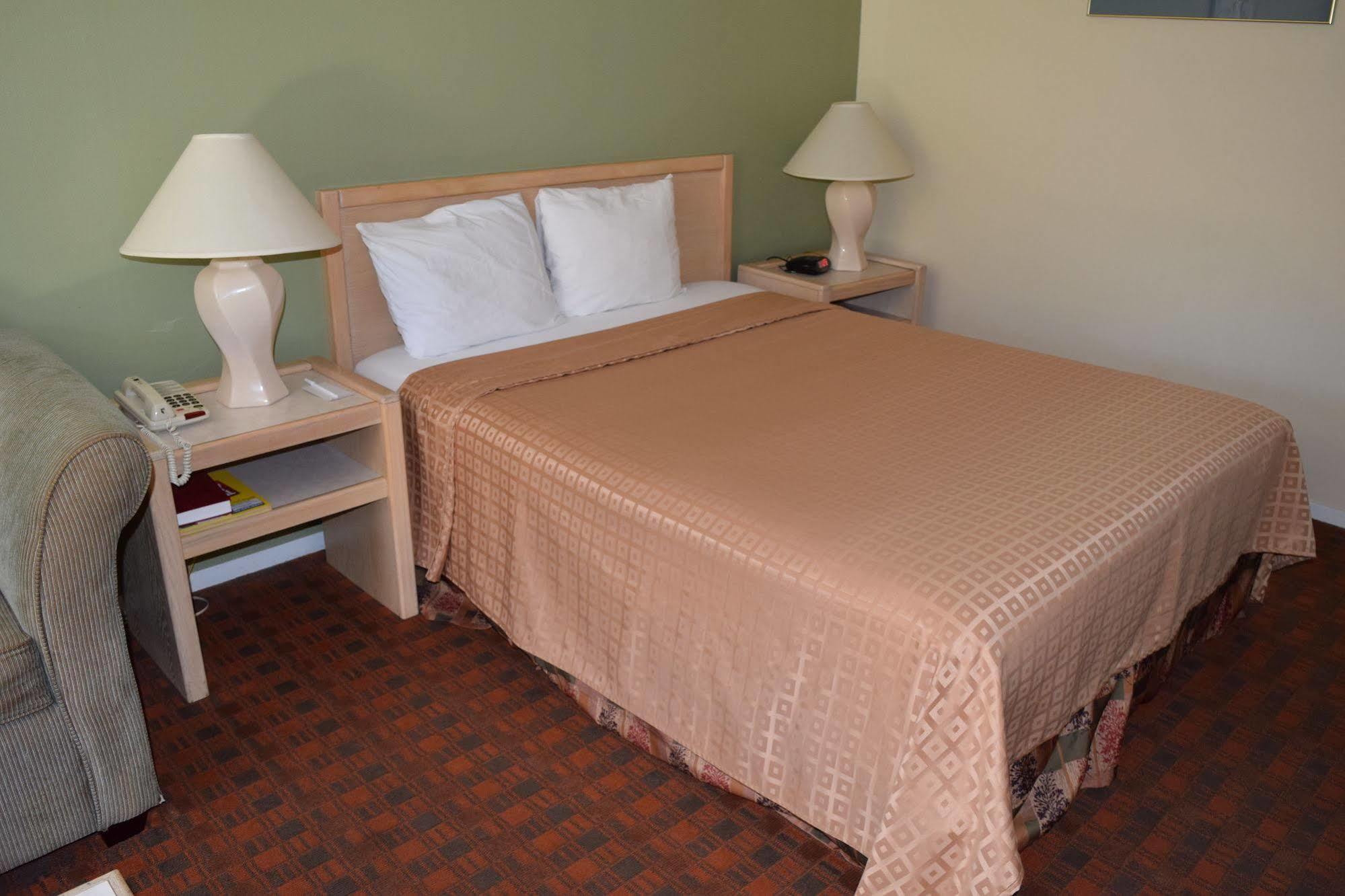 Valley Oaks Inn Woodland Extérieur photo